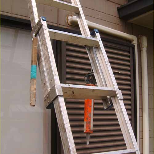 �͂����ł̎{�H�ł́A�K���Ɗ����_�͂͂����Ɉ����|���Ă���